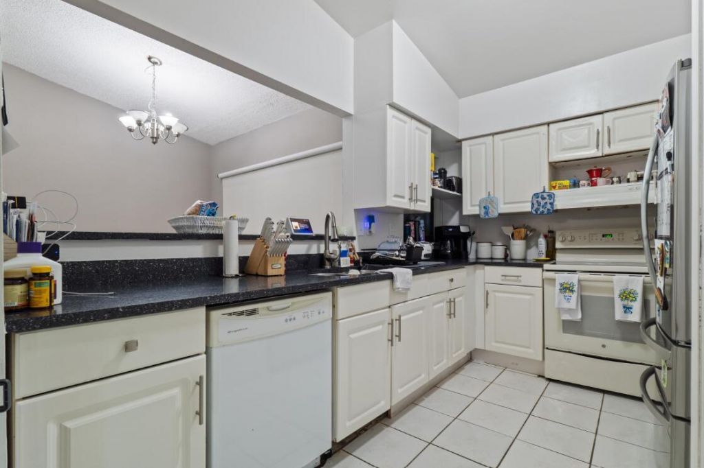 6194 Pine Tree Lane, Unit D, Tamarac, FL 33319 Photo