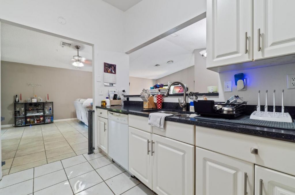 6194 Pine Tree Lane, Unit D, Tamarac, FL 33319 Photo