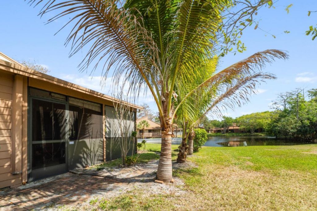 6194 Pine Tree Lane, Unit D, Tamarac, FL 33319 Photo