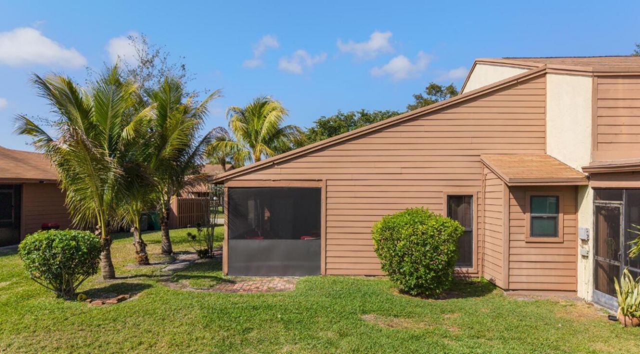 6194 Pine Tree Lane, Unit D, Tamarac, FL 33319 Photo