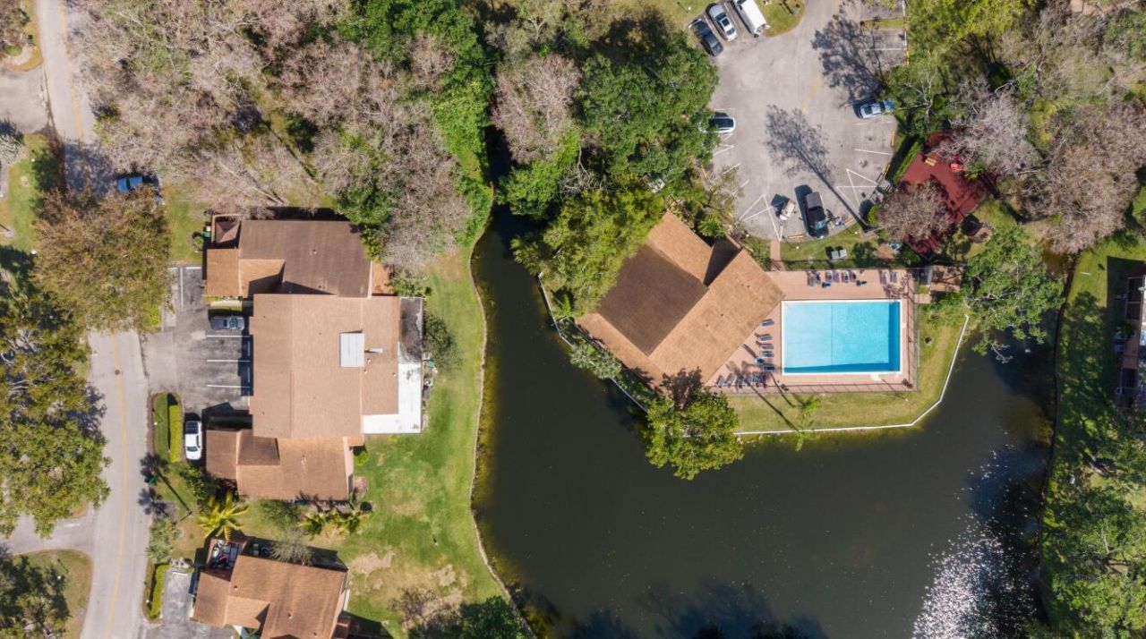 6194 Pine Tree Lane, Unit D, Tamarac, FL 33319 Photo