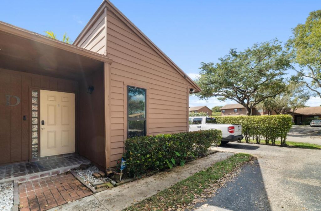 6194 Pine Tree Lane, Unit D, Tamarac, FL 33319 Photo
