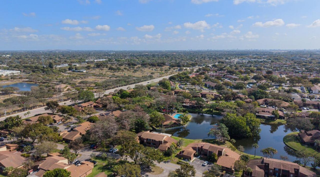 6194 Pine Tree Lane, Unit D, Tamarac, FL 33319 Photo