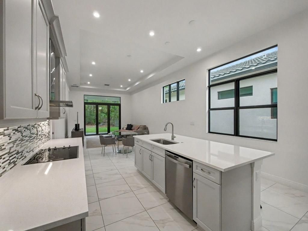 176 SE Via Sangro, Port Saint Lucie, FL 34952 Photo