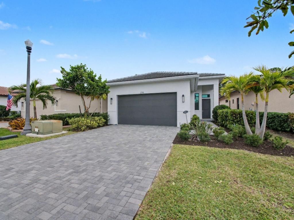 176 SE Via Sangro, Port Saint Lucie, FL 34952 Photo