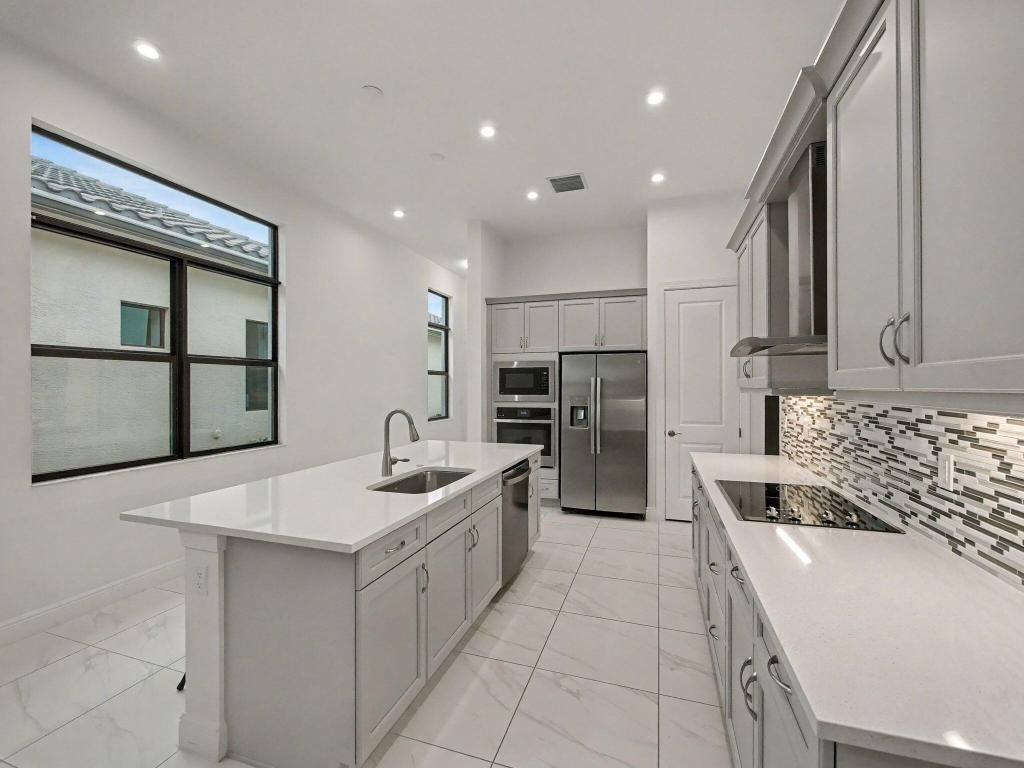 176 SE Via Sangro, Port Saint Lucie, FL 34952 Photo