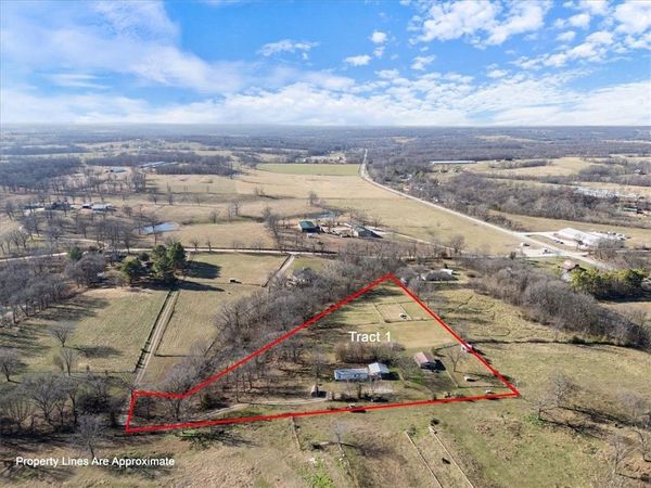 12246 S Pleasant Valley Road, Gentry, AR 72734