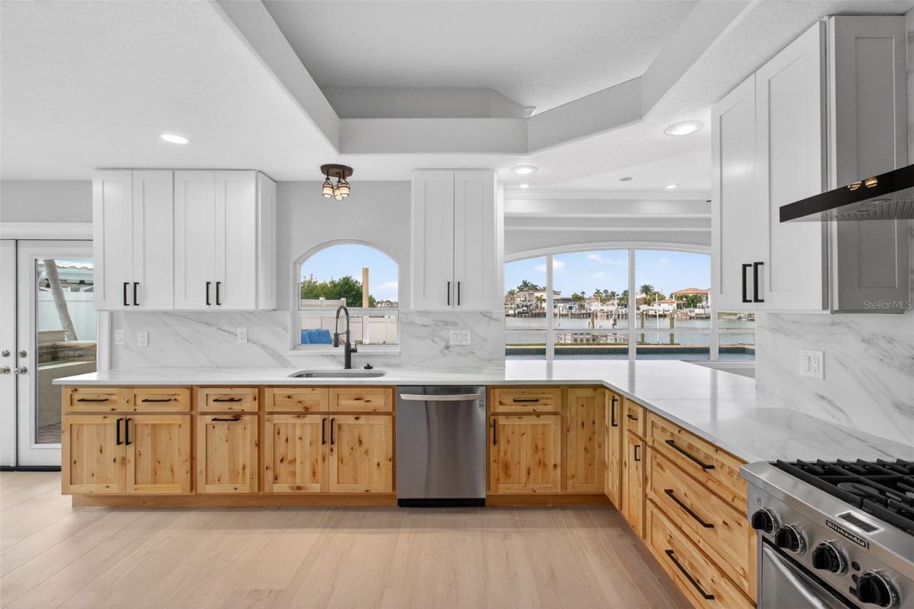 1073 79th Street S, Saint Petersburg, FL 33707 Photo