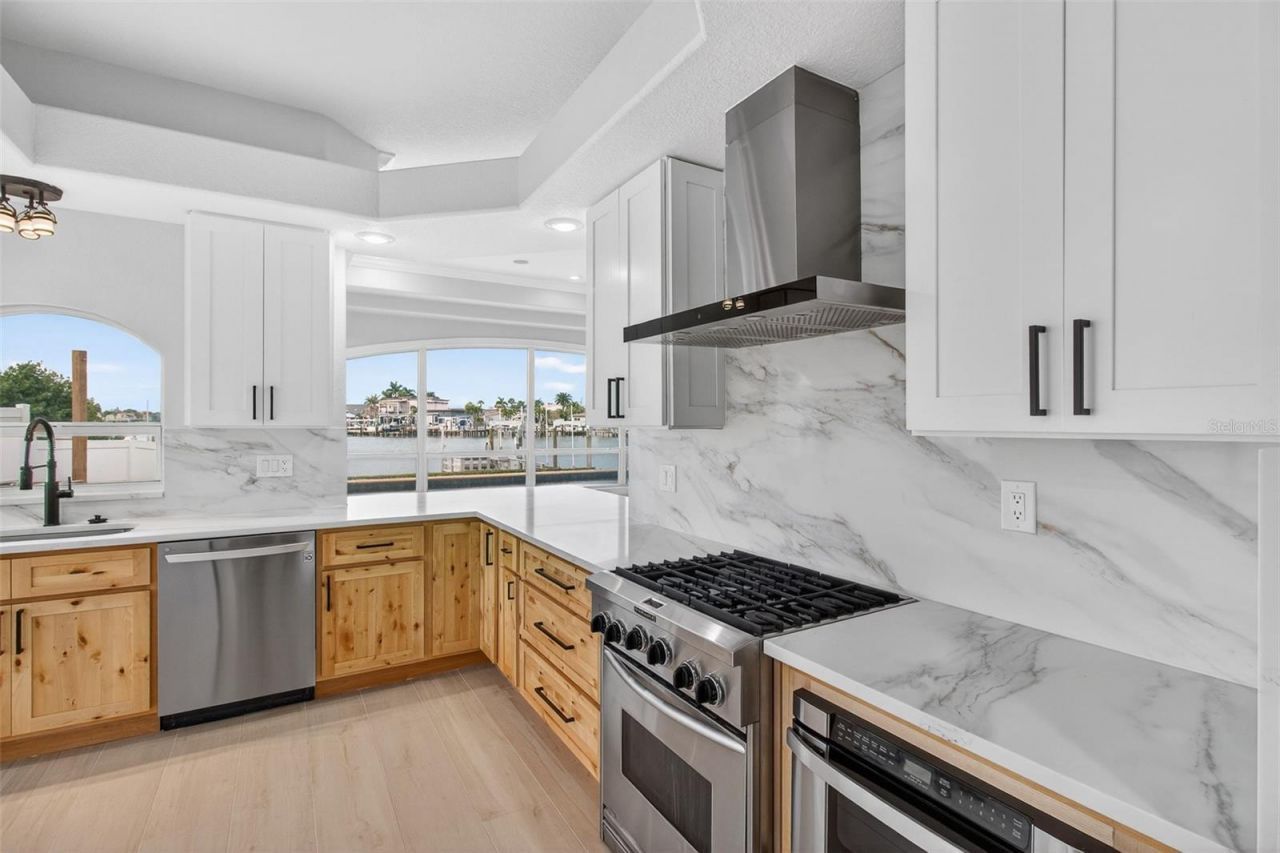 1073 79th Street S, Saint Petersburg, FL 33707 Photo