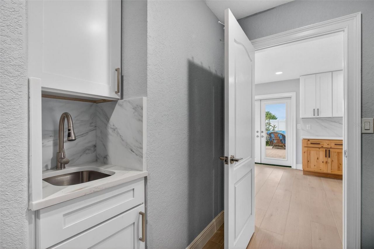 1073 79th Street S, Saint Petersburg, FL 33707 Photo