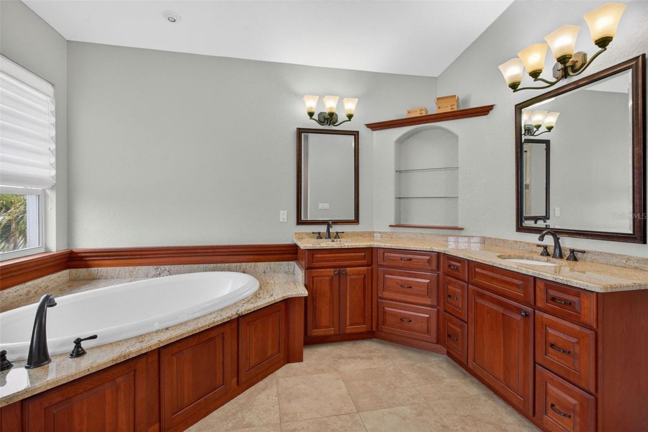 1073 79th Street S, Saint Petersburg, FL 33707 Photo