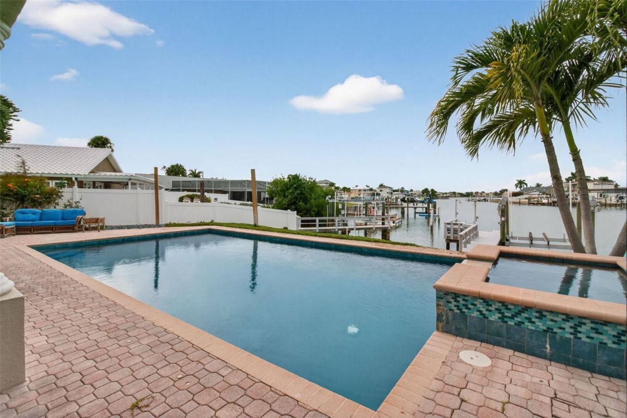 1073 79th Street S, Saint Petersburg, FL 33707 Photo