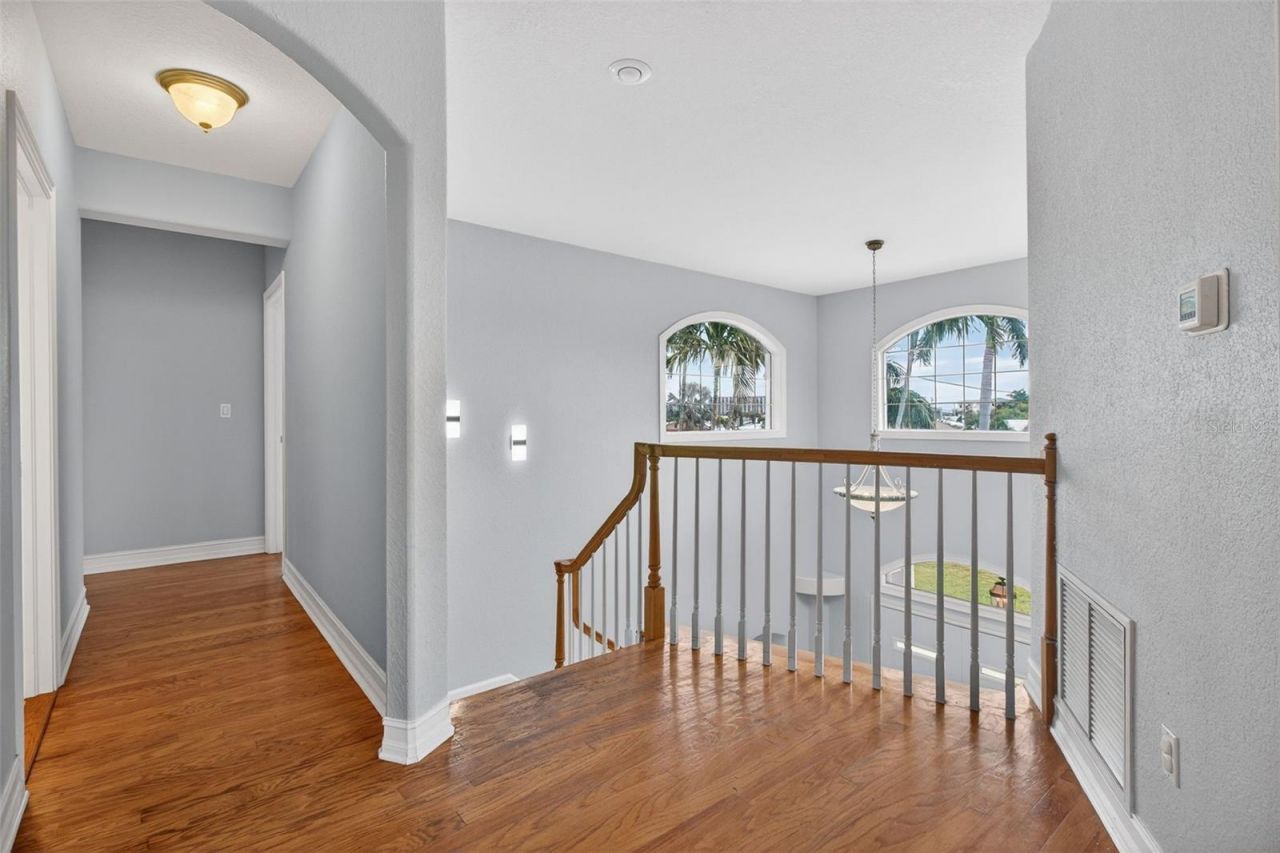 1073 79th Street S, Saint Petersburg, FL 33707 Photo