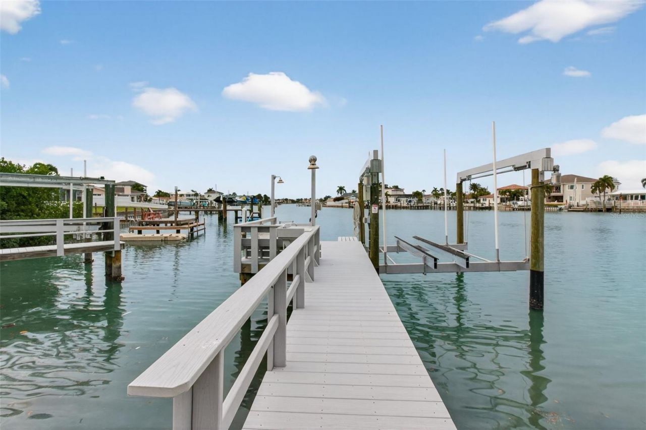 1073 79th Street S, Saint Petersburg, FL 33707 Photo