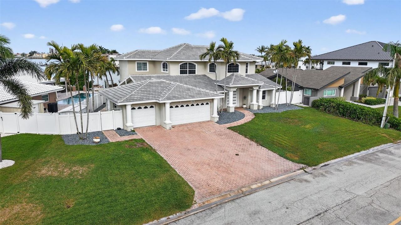 1073 79th Street S, Saint Petersburg, FL 33707 Photo