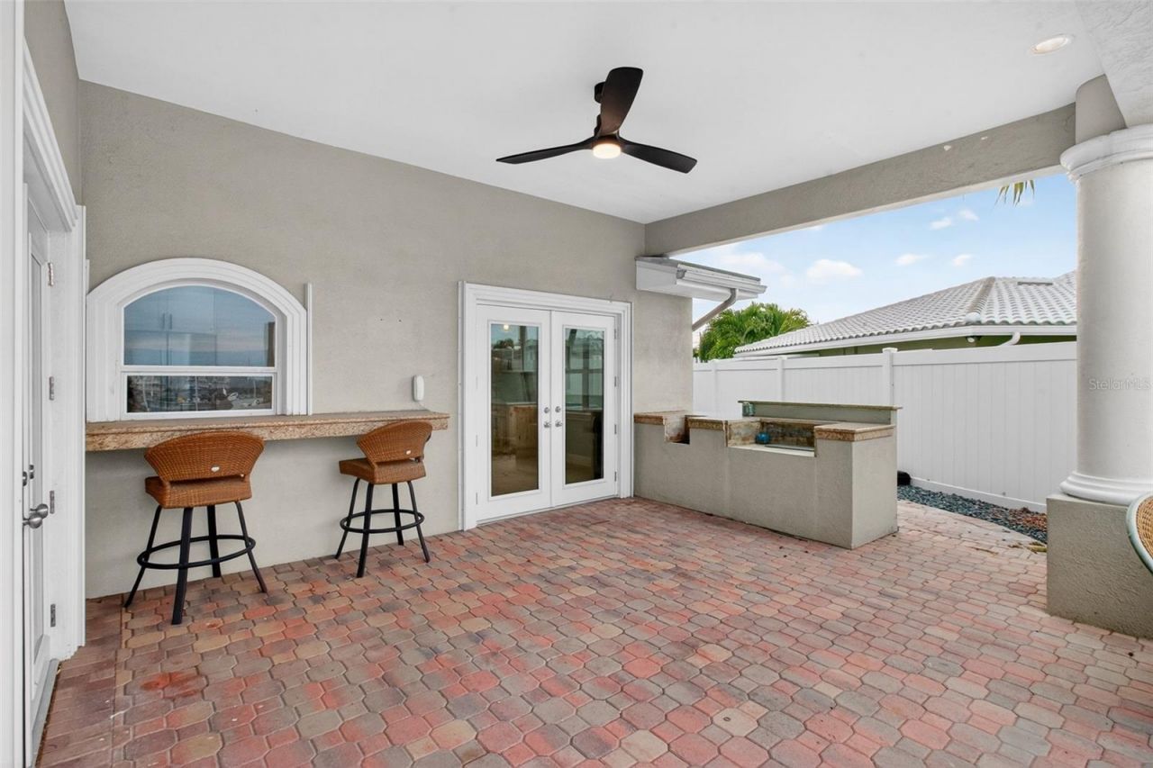 1073 79th Street S, Saint Petersburg, FL 33707 Photo