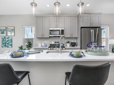 33080 Townhill Road, Farmington, MI 48336