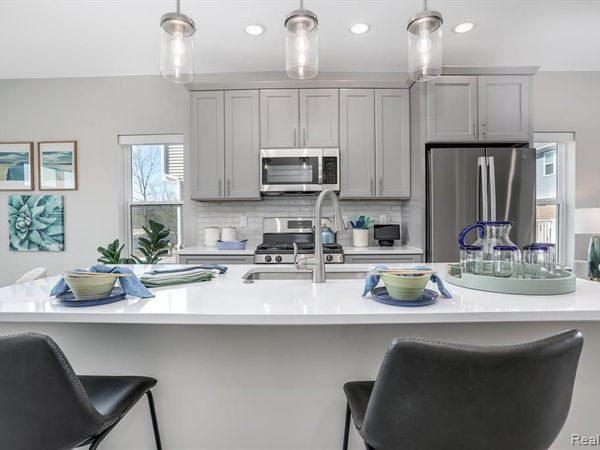 33080 Townhill Road, Farmington, MI 48336