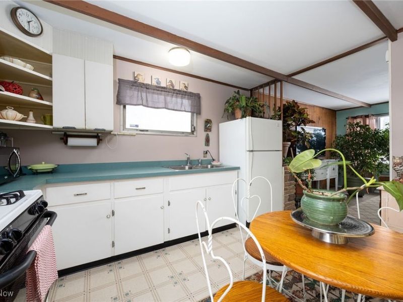 369 Franklin Avenue, Barberton, OH 44203 Photo 6