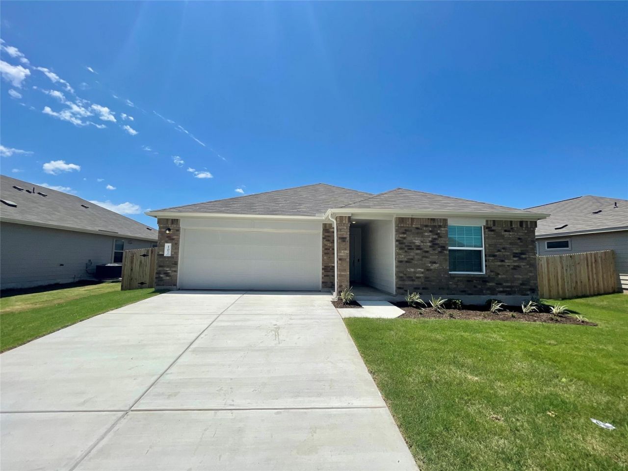 107 Sophora Dr, Hutto, TX 78634 Main Photo