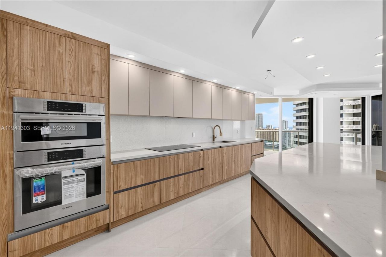 4000 Island Bl, Unit 2701, Aventura, FL 33160 Photo