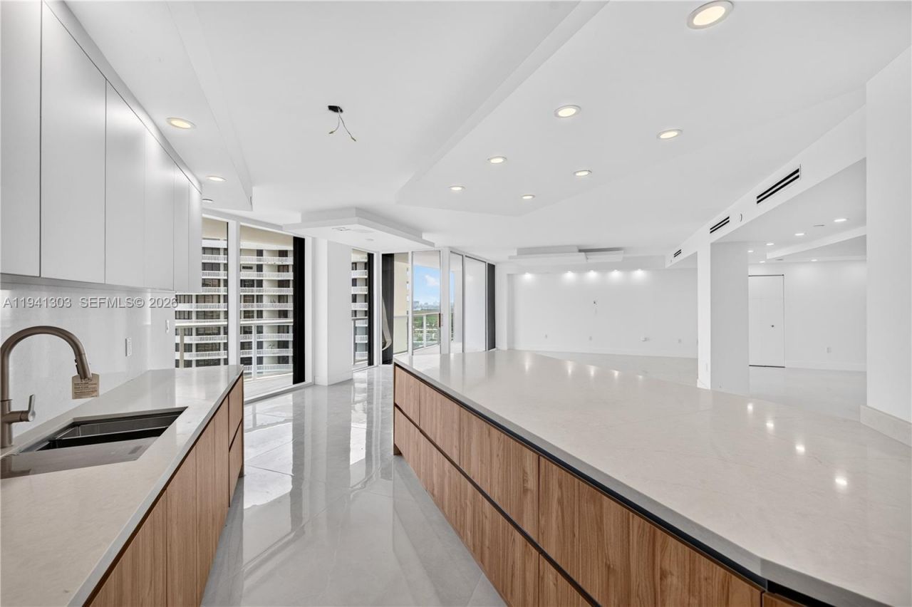 4000 Island Bl, Unit 2701, Aventura, FL 33160 Photo