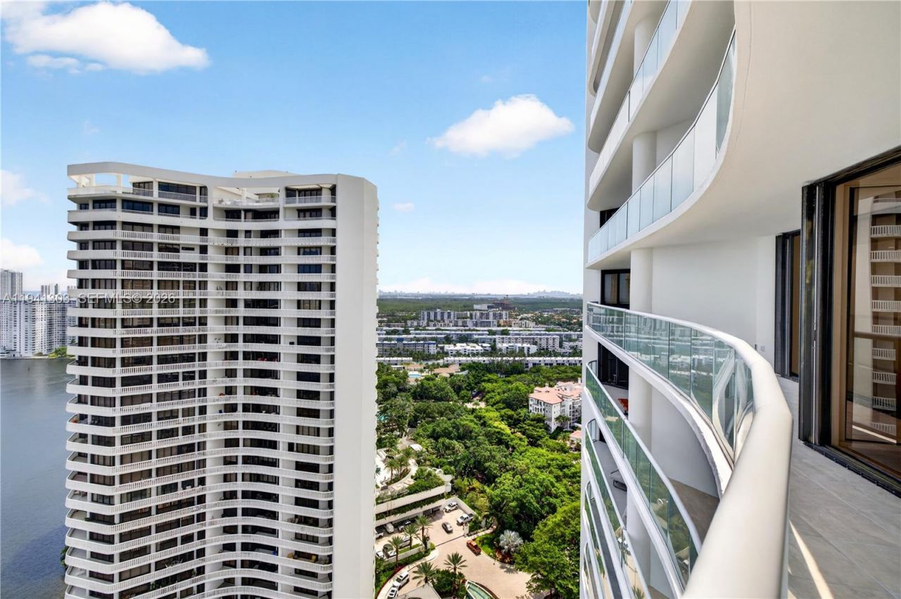 4000 Island Bl, Unit 2701, Aventura, FL 33160 Photo