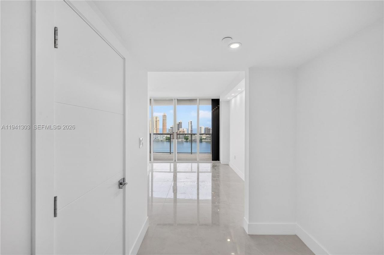 4000 Island Bl, Unit 2701, Aventura, FL 33160 Photo