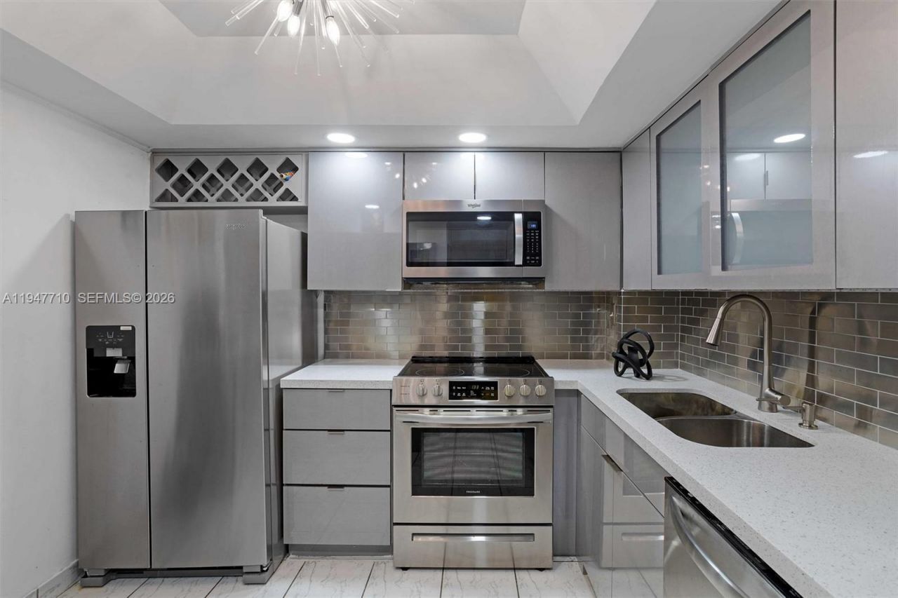 1623 Collins Ave , Unit 812, Miami Beach, FL 33139 Photo