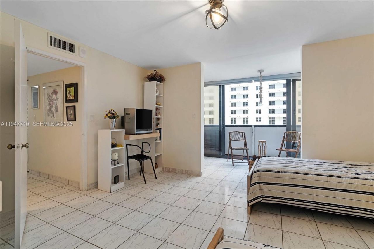 1623 Collins Ave , Unit 812, Miami Beach, FL 33139 Photo