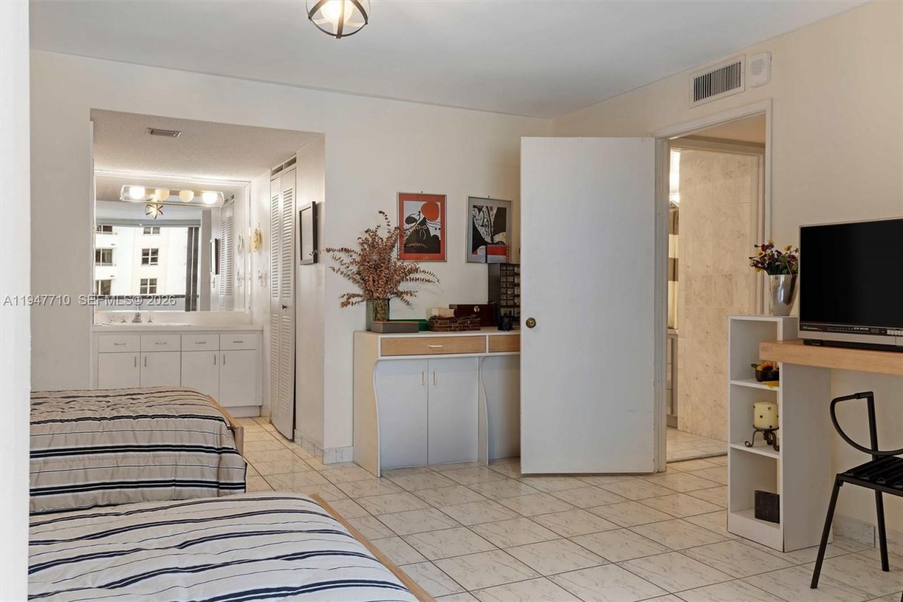 1623 Collins Ave , Unit 812, Miami Beach, FL 33139 Photo