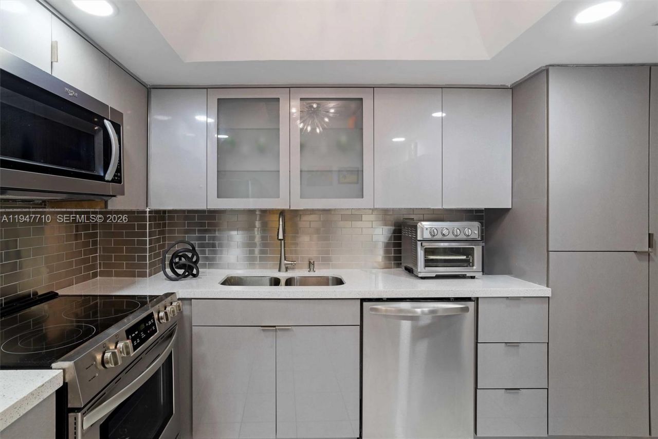 1623 Collins Ave , Unit 812, Miami Beach, FL 33139 Photo