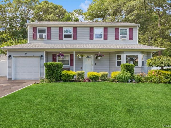 23 Foxboro Avenue, Farmingville, NY 11738