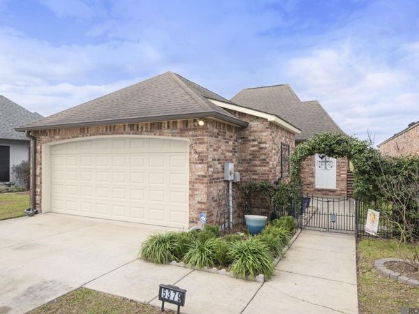 5379 Courtyard Dr, Gonzales, LA 70737