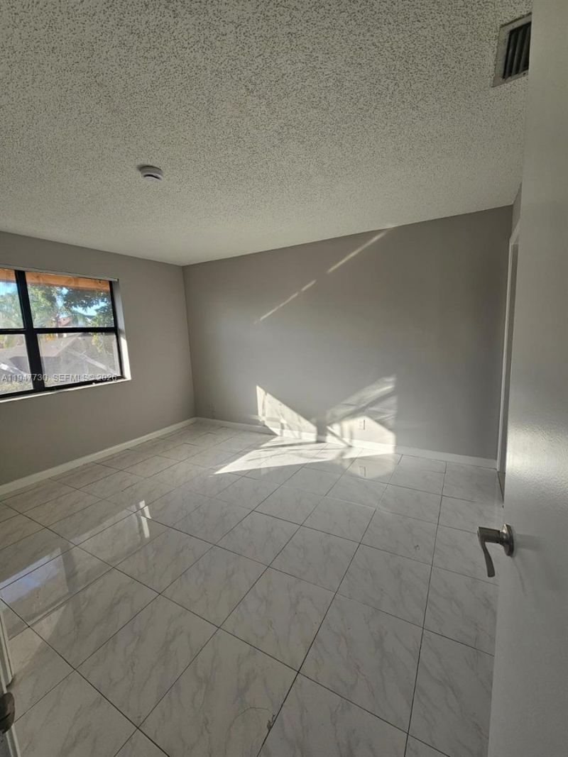 10037 Winding Lake Rd, Unit 204, Sunrise, FL 33351 Photo