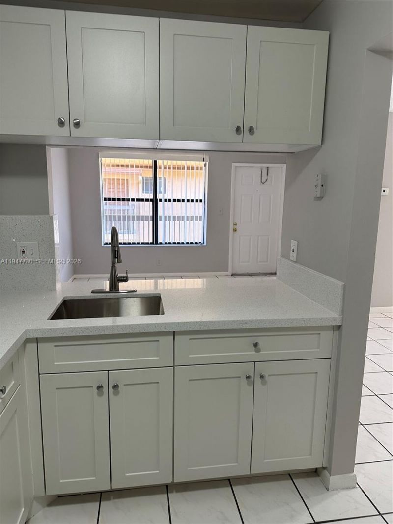 10037 Winding Lake Rd, Unit 204, Sunrise, FL 33351 Photo