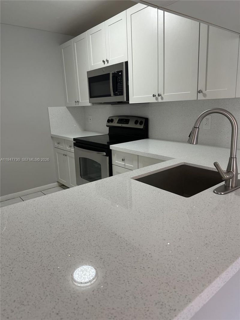 10037 Winding Lake Rd, Unit 204, Sunrise, FL 33351 Photo