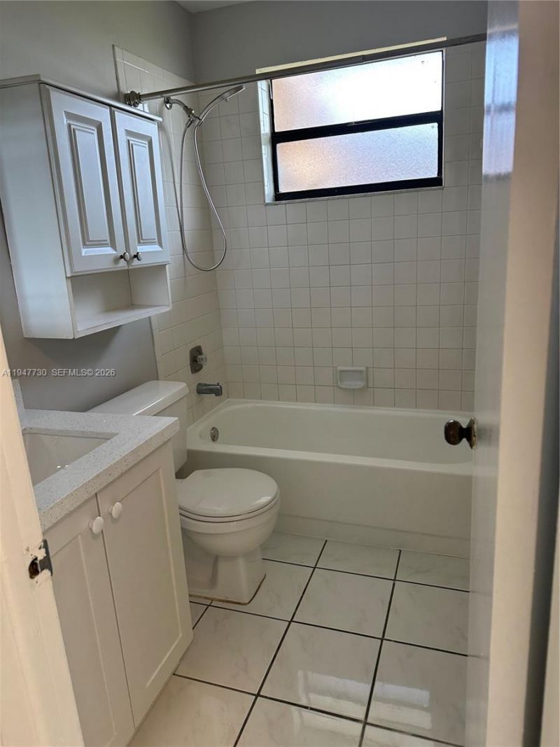 10037 Winding Lake Rd, Unit 204, Sunrise, FL 33351 Photo