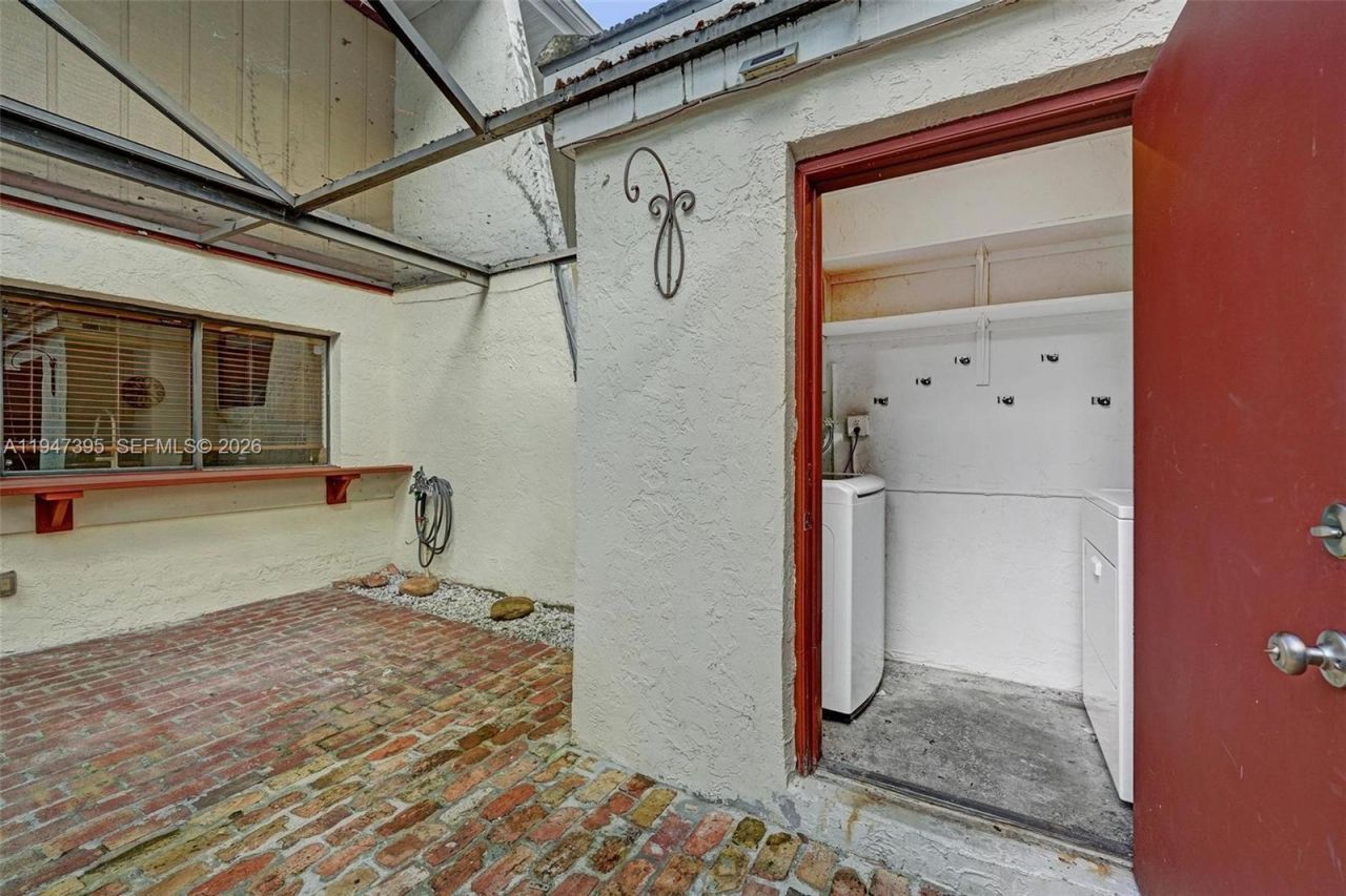 2990 Oaktree Ln, Unit 338, Hollywood, FL 33021 Photo