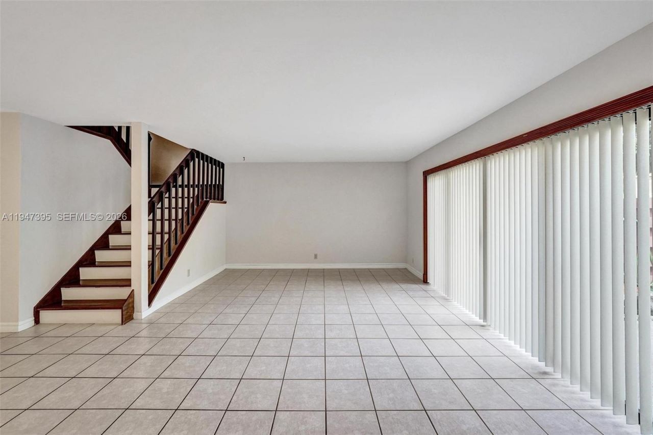 2990 Oaktree Ln, Unit 338, Hollywood, FL 33021 Photo