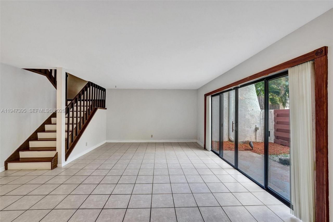 2990 Oaktree Ln, Unit 338, Hollywood, FL 33021 Photo