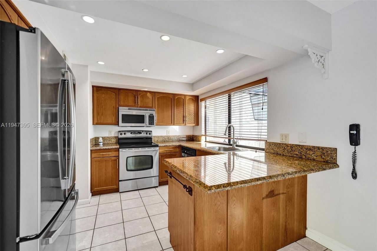 2990 Oaktree Ln, Unit 338, Hollywood, FL 33021 Photo