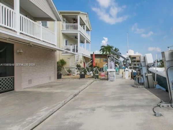 11 Flamingo Rd, Key Largo, FL 33037