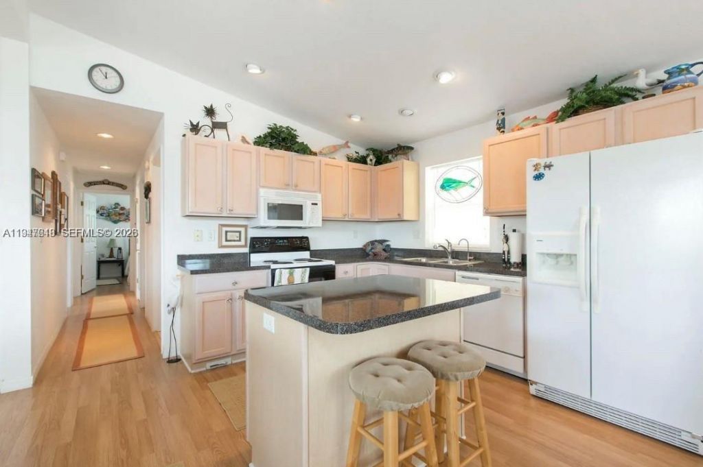 11 Flamingo Rd, Key Largo, FL 33037 Photo