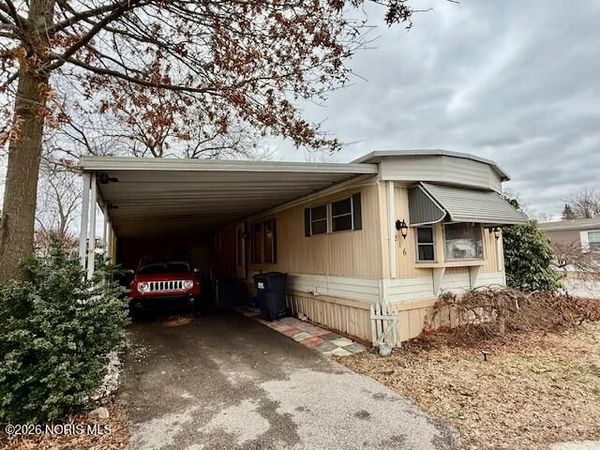 216 W Woodside Terrace, Holland, OH 43528