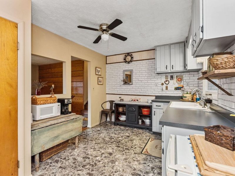 4718 KY-8 (E Mary Ingles Hwy), Augusta, KY 41002 Photo 11