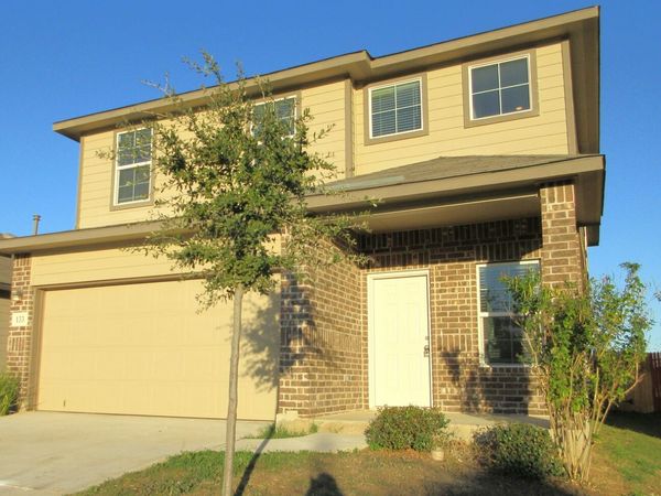 133 Middle Green, Floresville, TX 78114