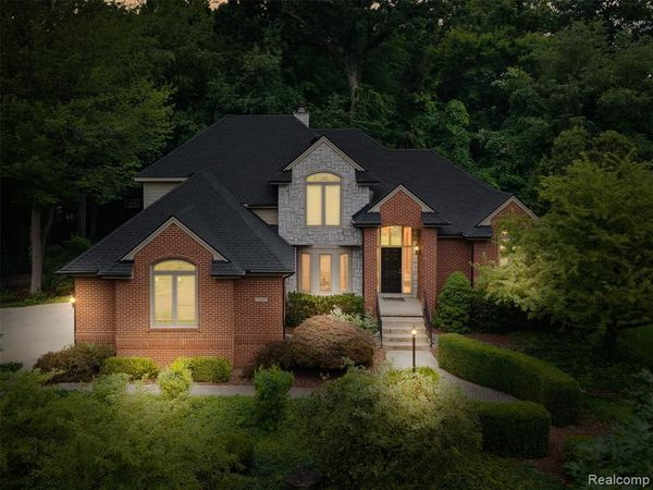 260 Forest Crest Drive, Commerce Twp, MI 48390
