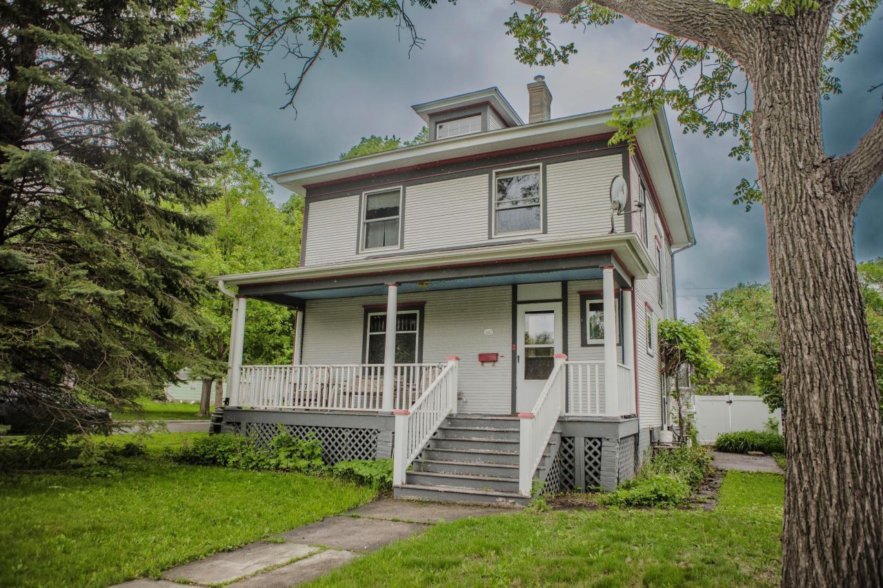 210 E 6th Street, Morris, MN 56267 Main Photo