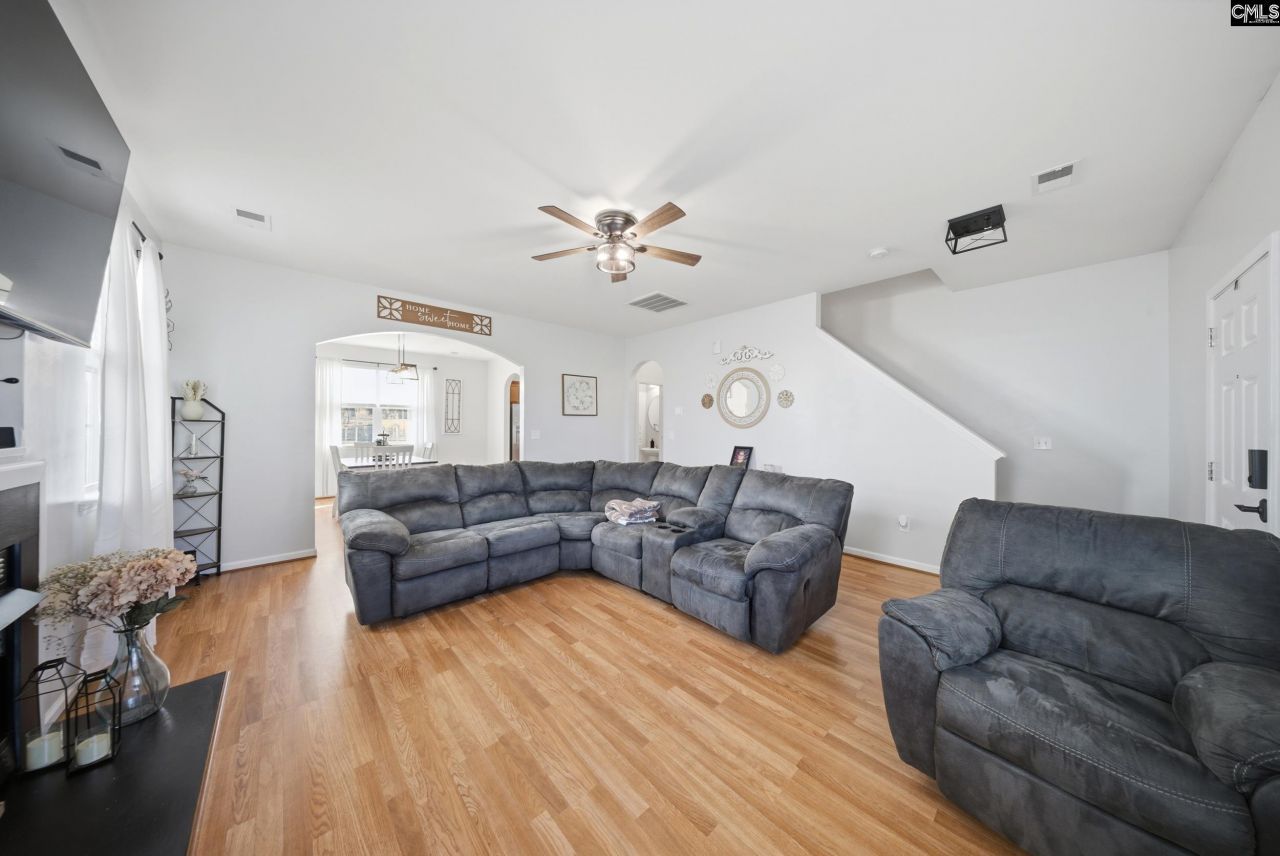 215 Black Pine Court Photo 16